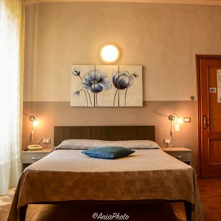 Albergo Florida Taggia Exteriör bild