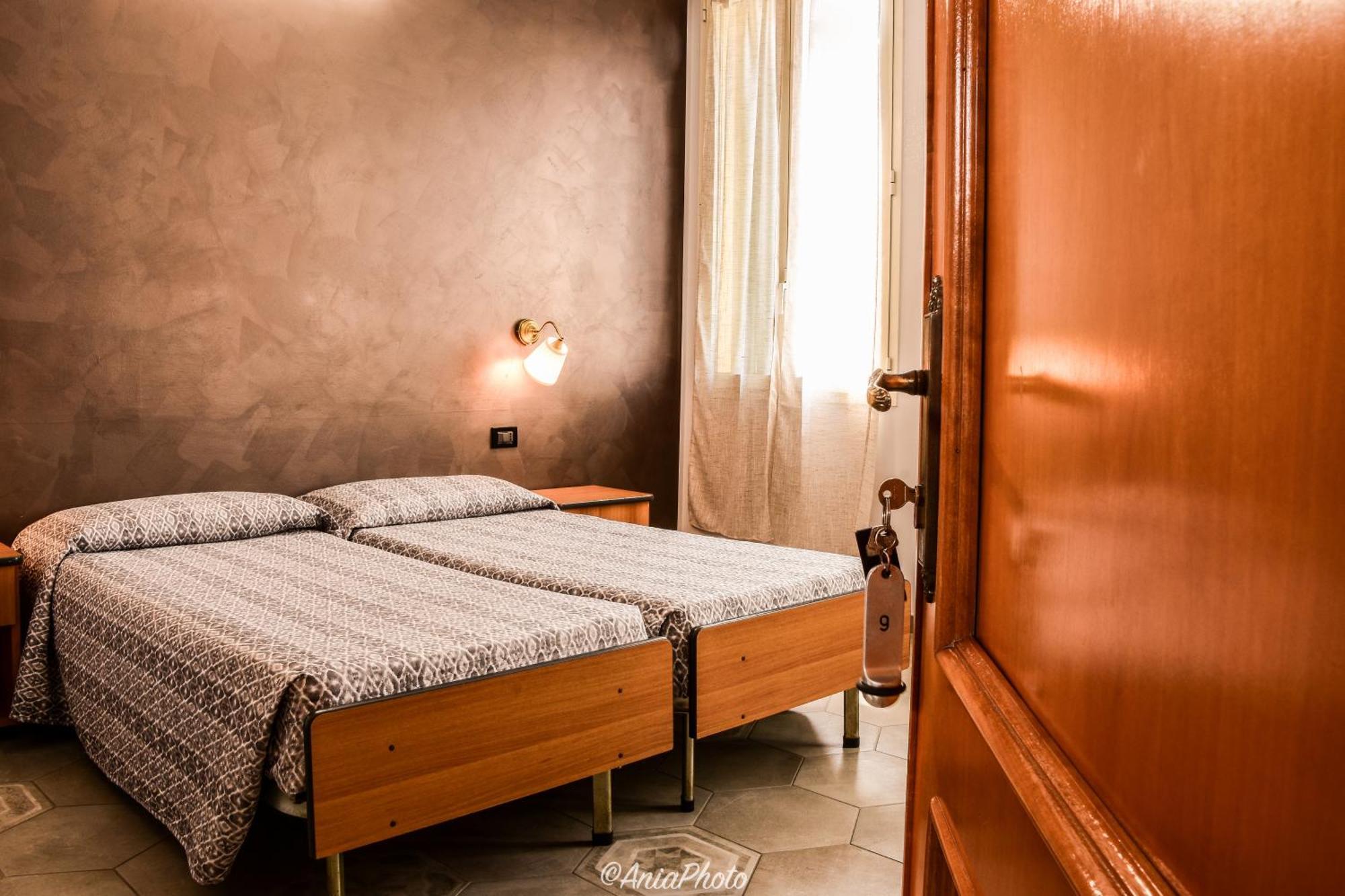 Albergo Florida Taggia Exteriör bild