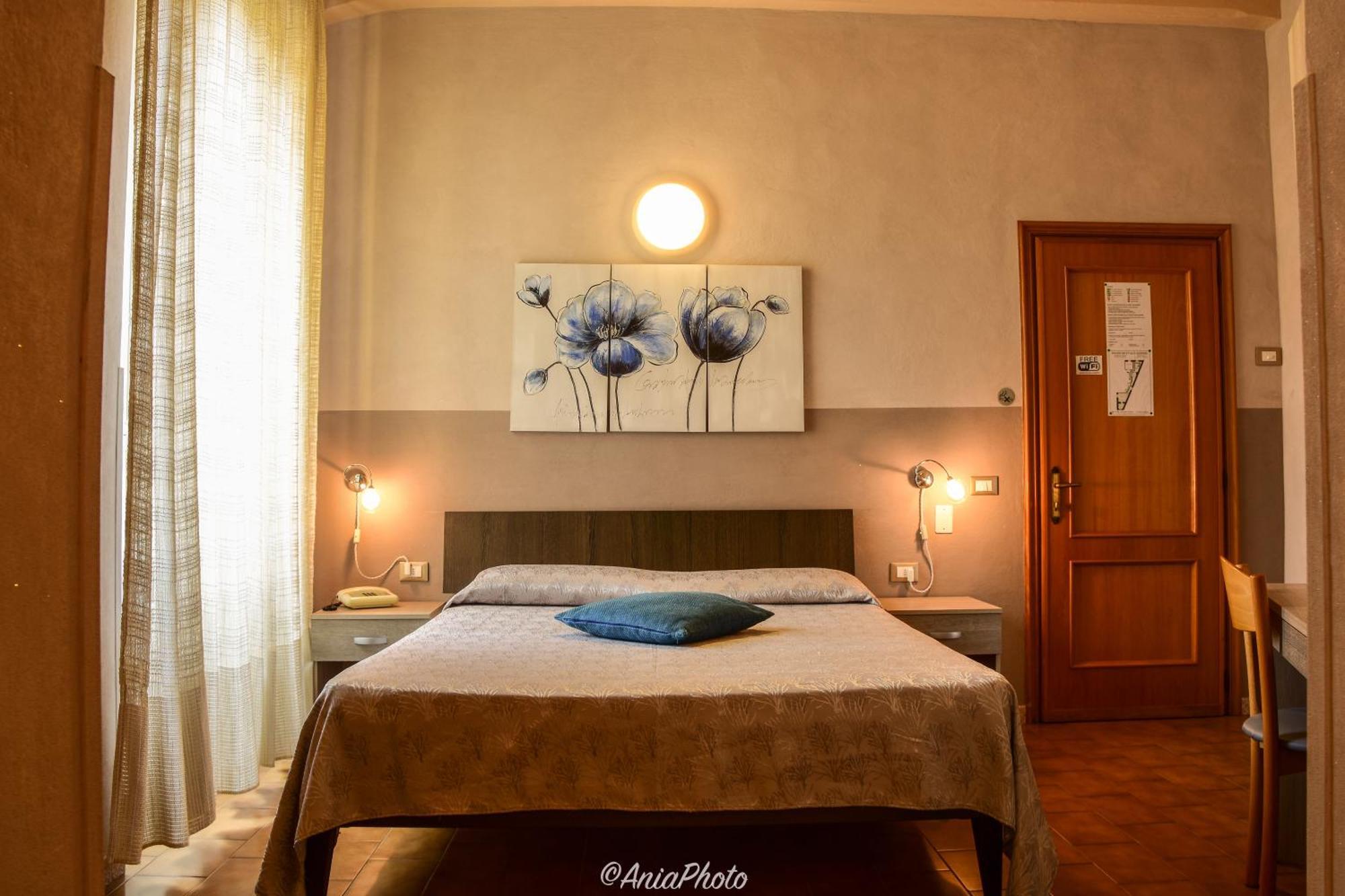 Albergo Florida Taggia Exteriör bild