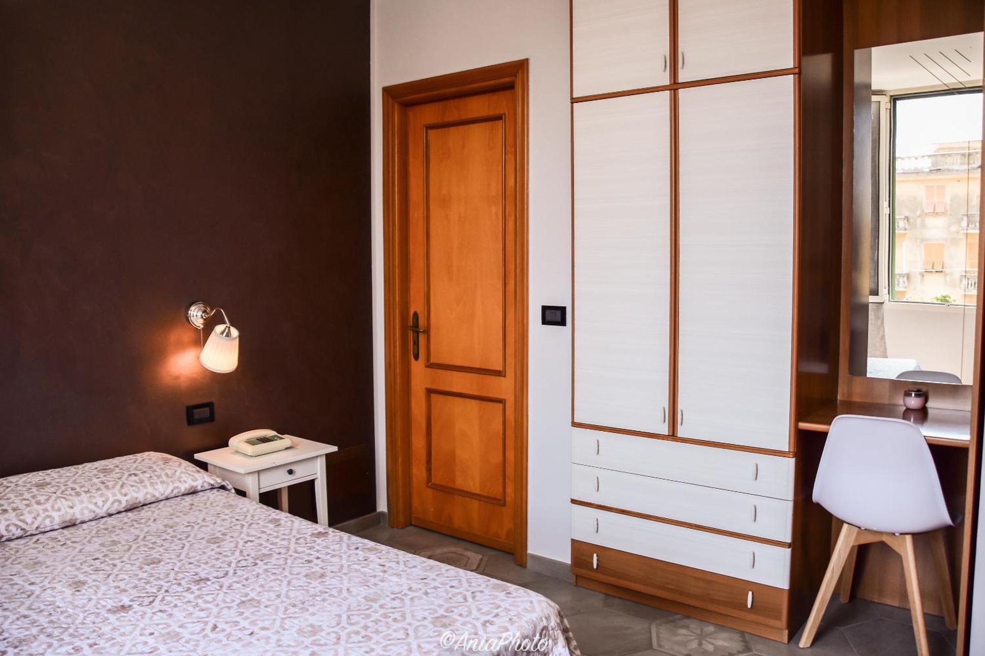 Albergo Florida Taggia Exteriör bild