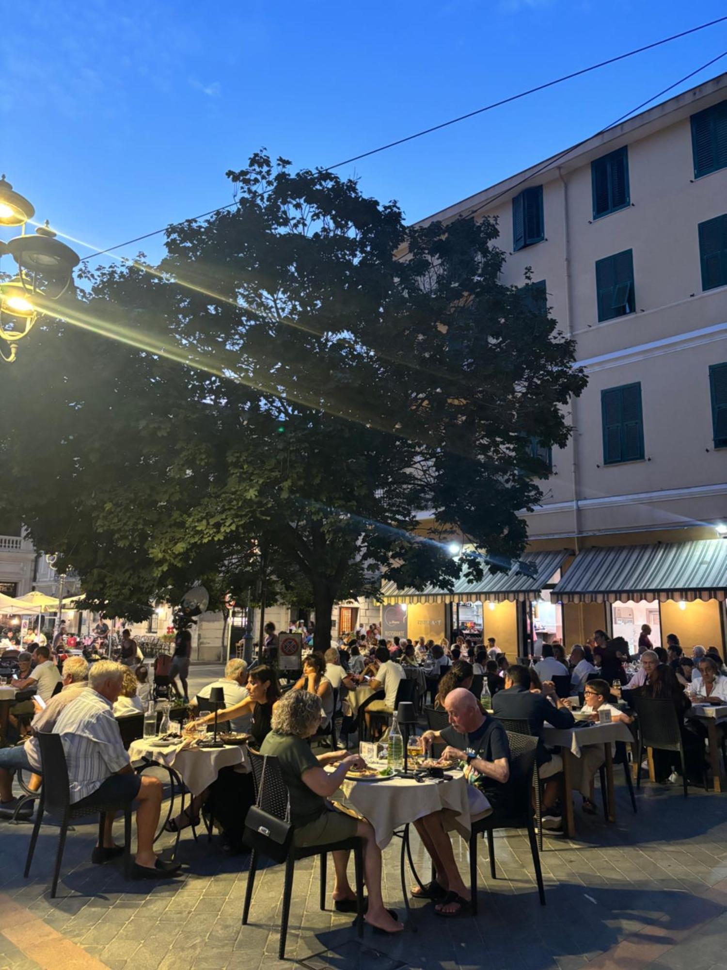Albergo Florida Taggia Exteriör bild