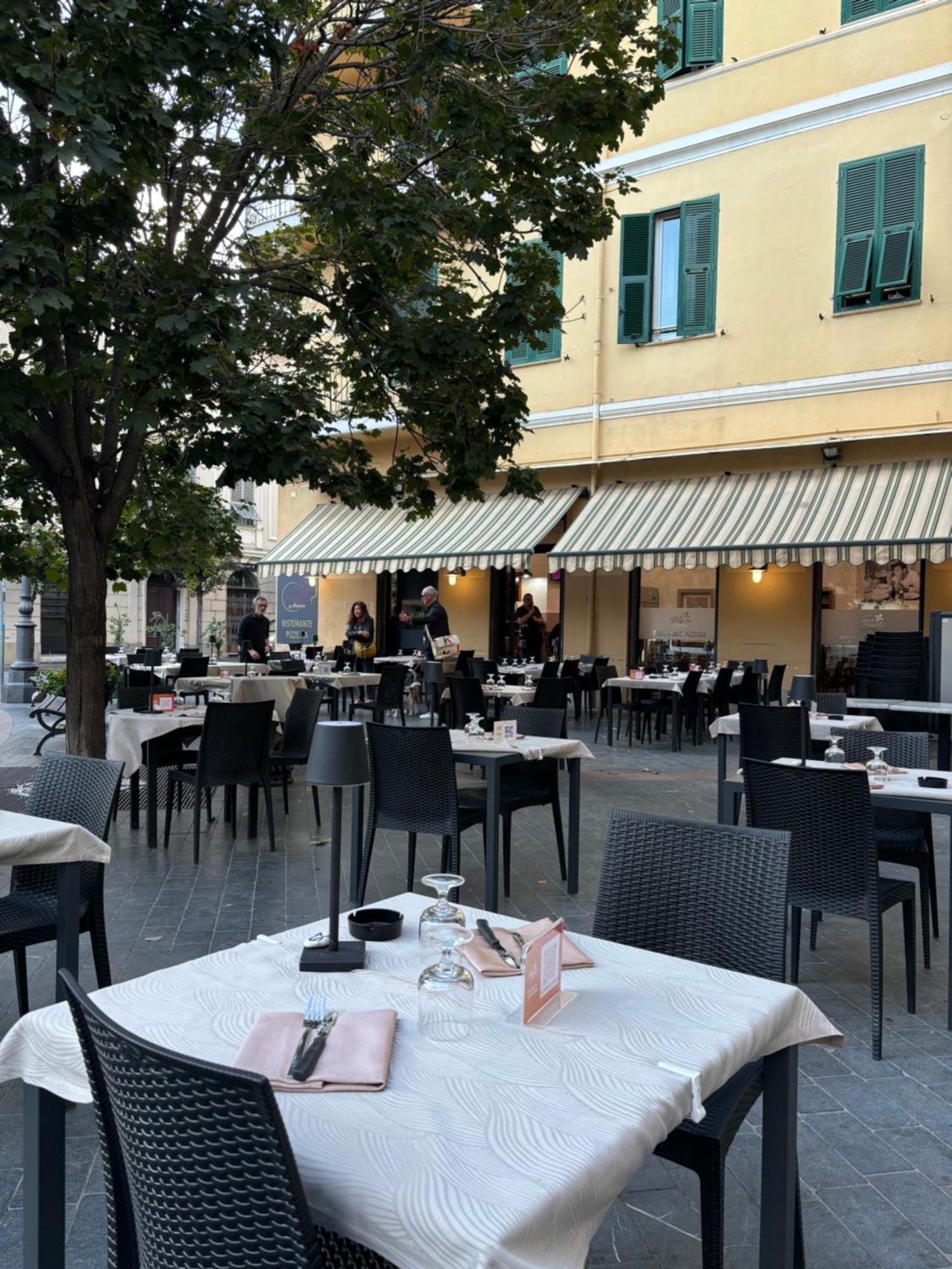 Albergo Florida Taggia Exteriör bild