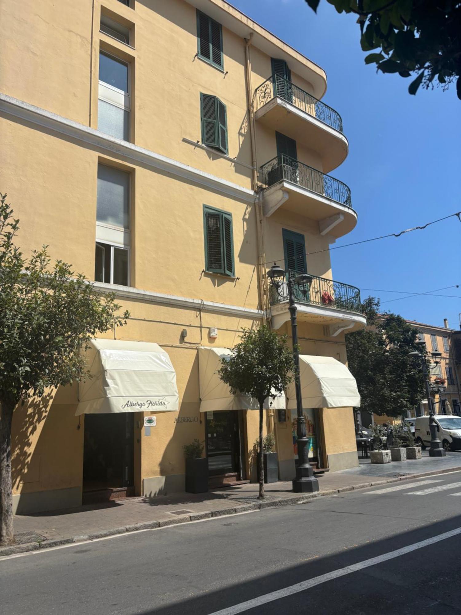 Albergo Florida Taggia Exteriör bild
